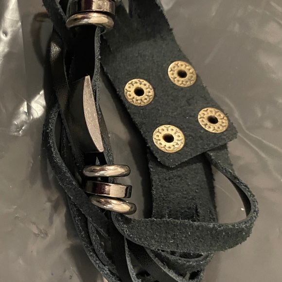 Black leather strap bracelet/cuff - Picture 8 of 8